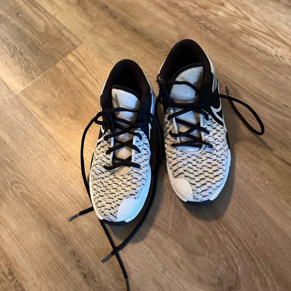KD Nike Black and White Youth Sneakers (US 6Y)